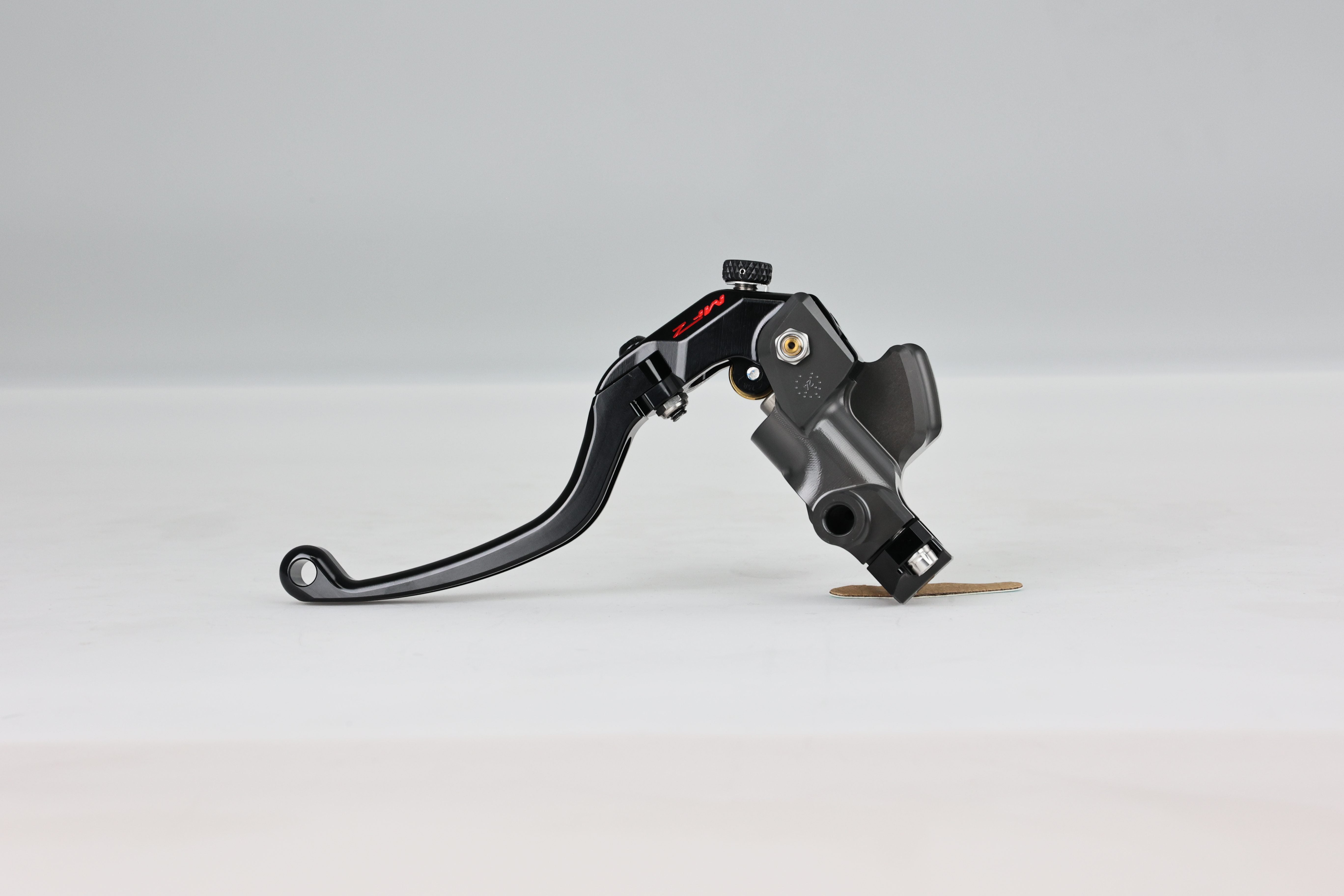MAS-02R-15CB-15Right Integrated Master Cylinder – Hard Anodized Natural Finish