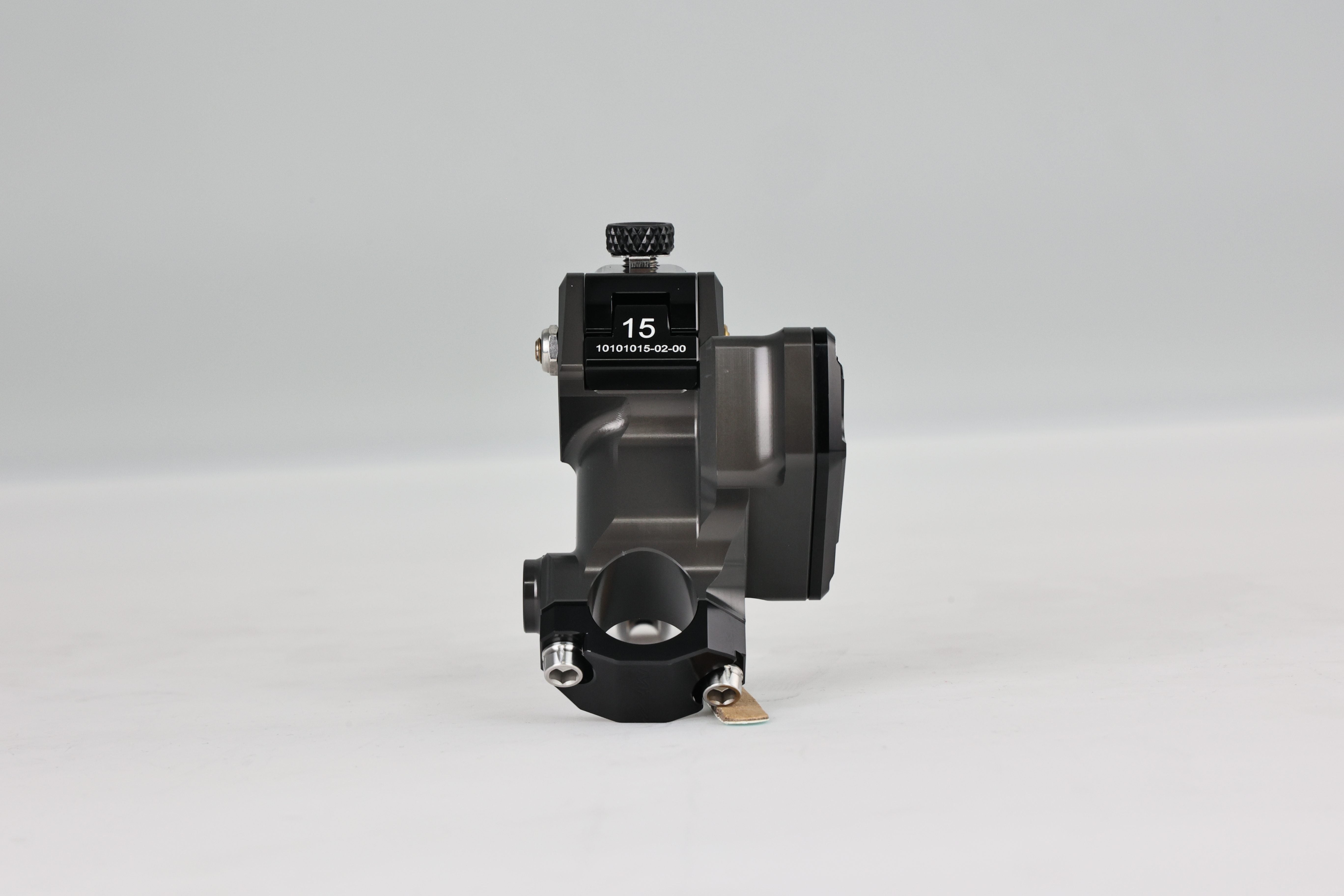 MAS-02R-15CB-15Right Integrated Master Cylinder – Hard Anodized Natural Finish