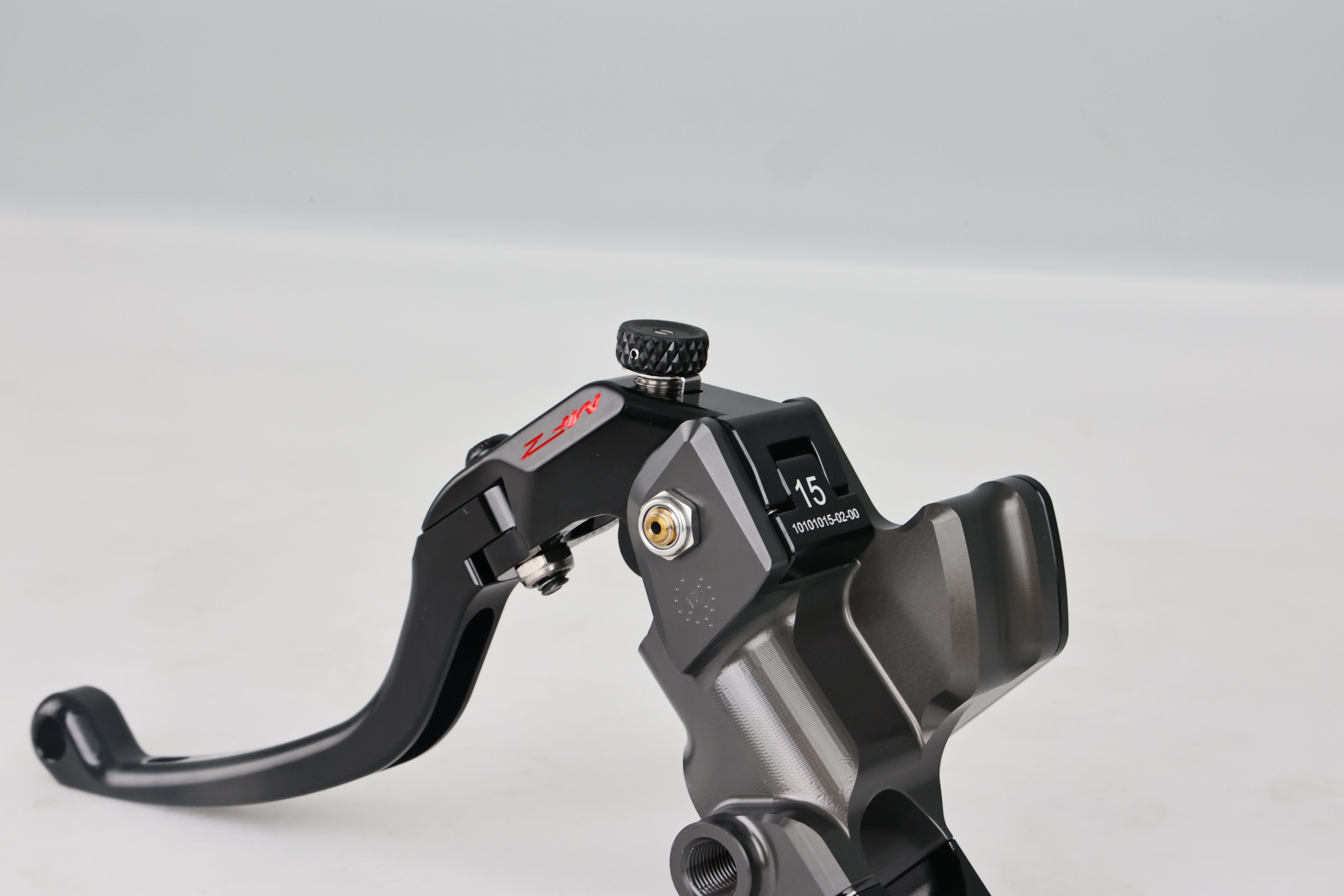 MAS-02R-15CB-15Right Integrated Master Cylinder – Hard Anodized Natural Finish
