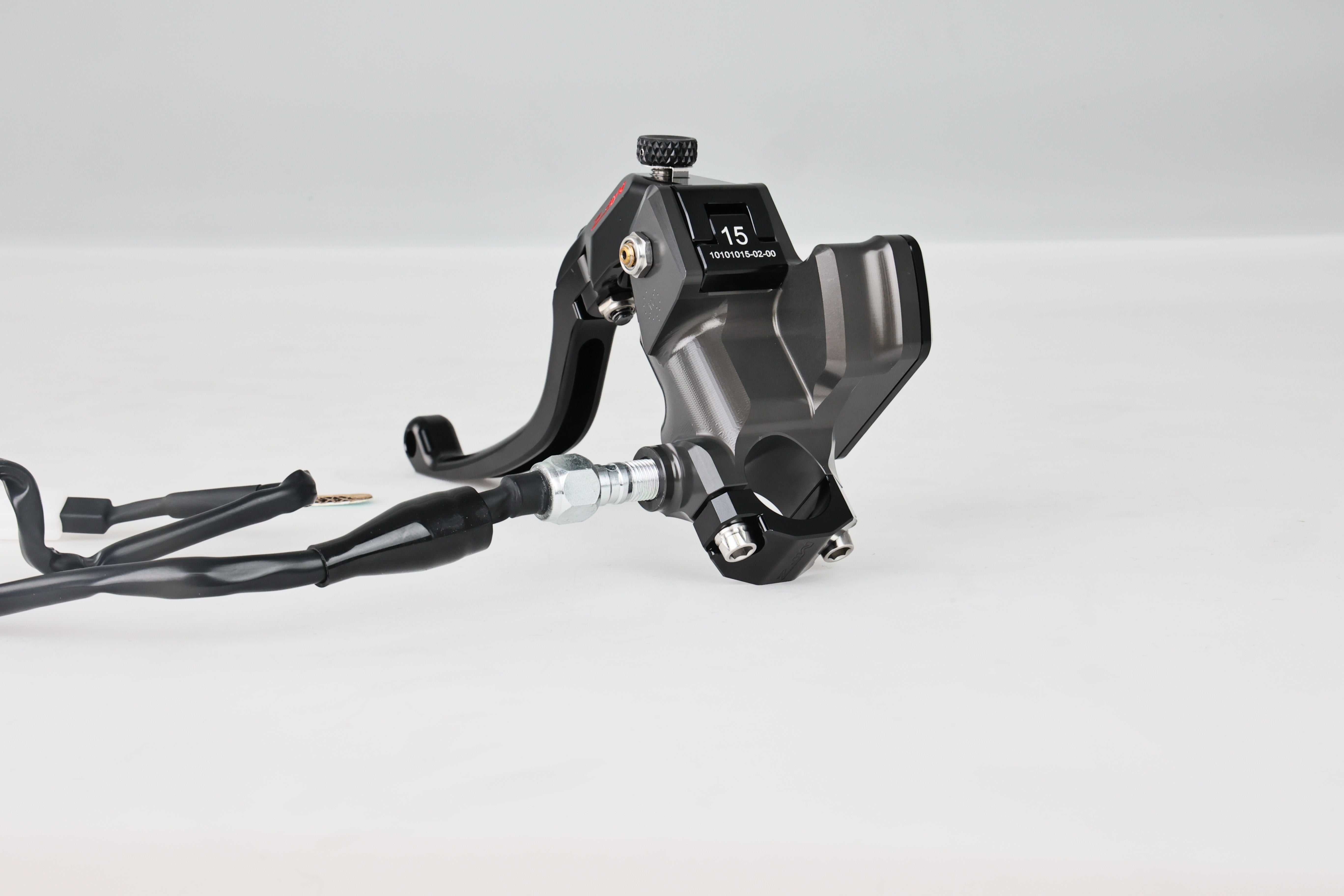 MAS-02R-15CB-15Right Integrated Master Cylinder – Hard Anodized Natural Finish