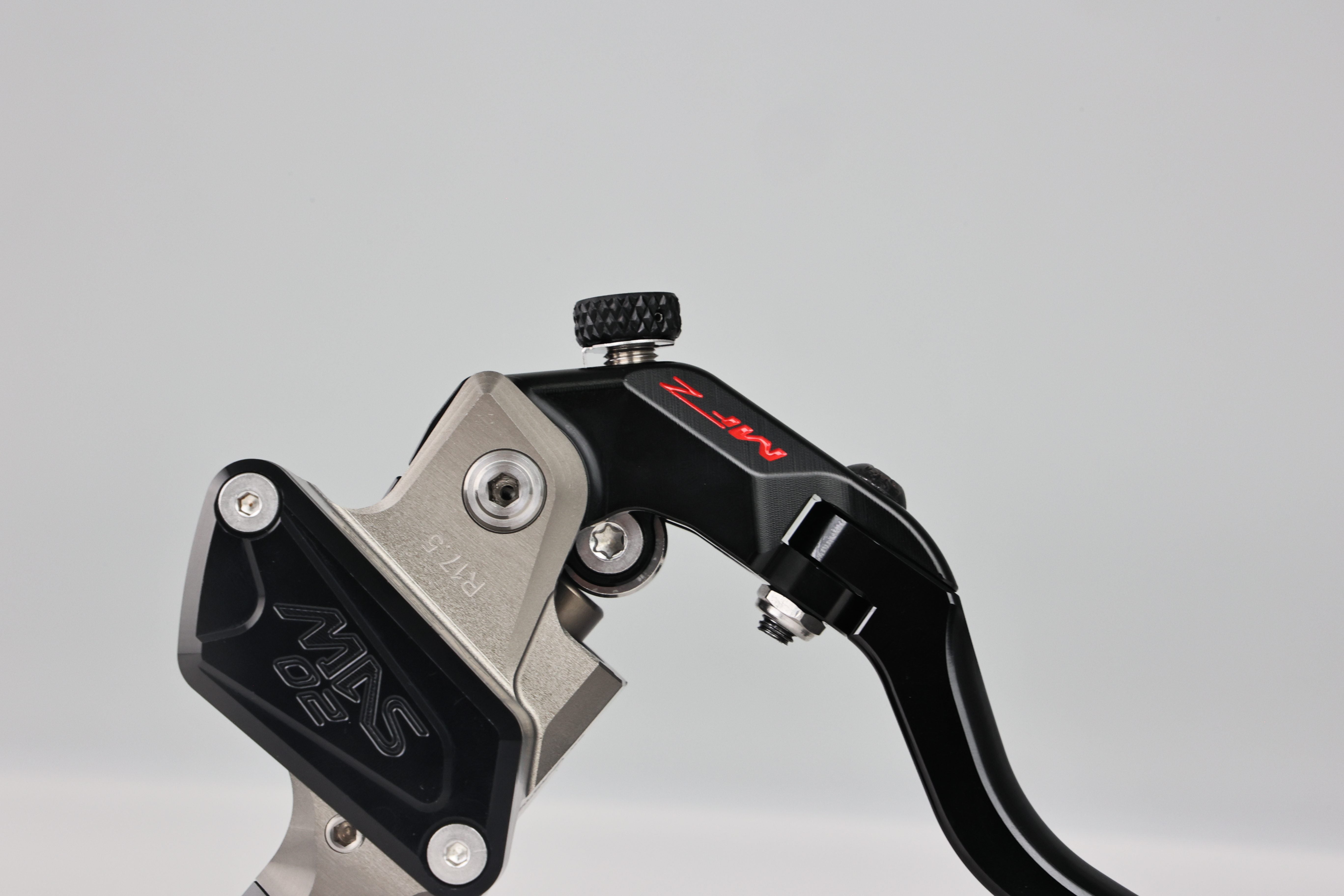 MAS-02R-17.5CB-15LRight Integrated Master Cylinder – Hard Anodized Natural Finish