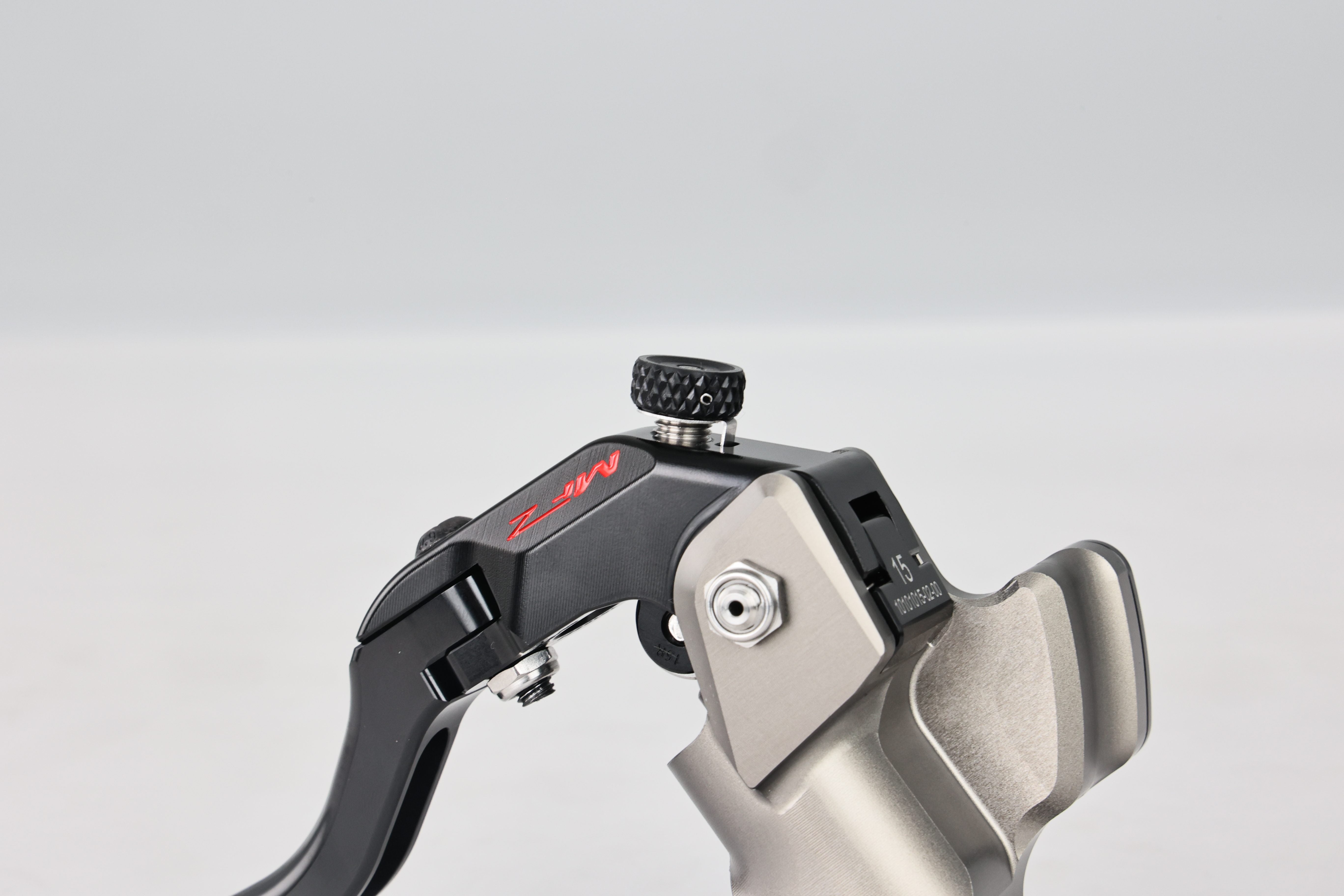 MAS-02R-17.5CB-15LRight Integrated Master Cylinder – Hard Anodized Natural Finish