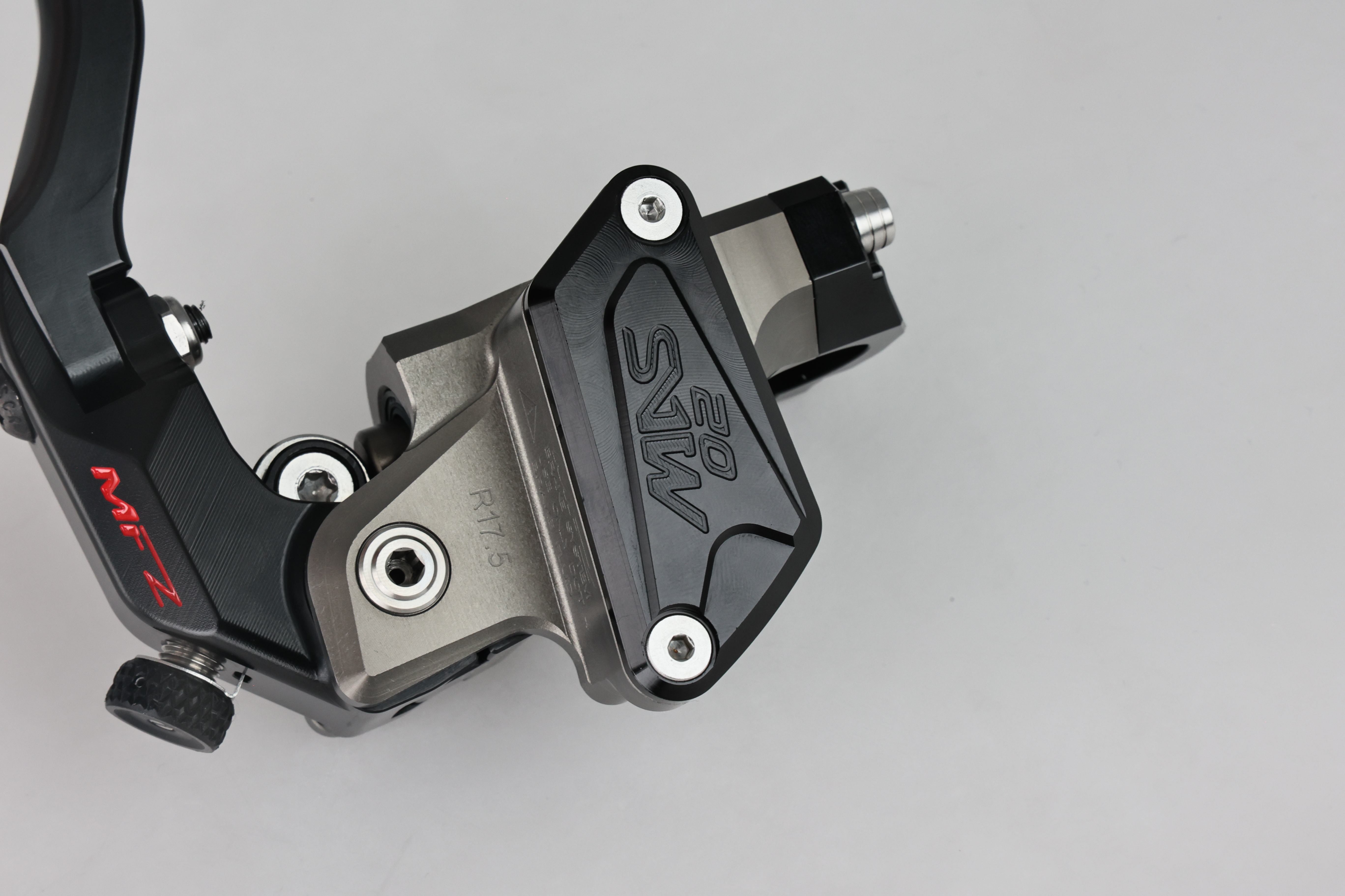 MAS-02R-17.5CB-15LRight Integrated Master Cylinder – Hard Anodized Natural Finish