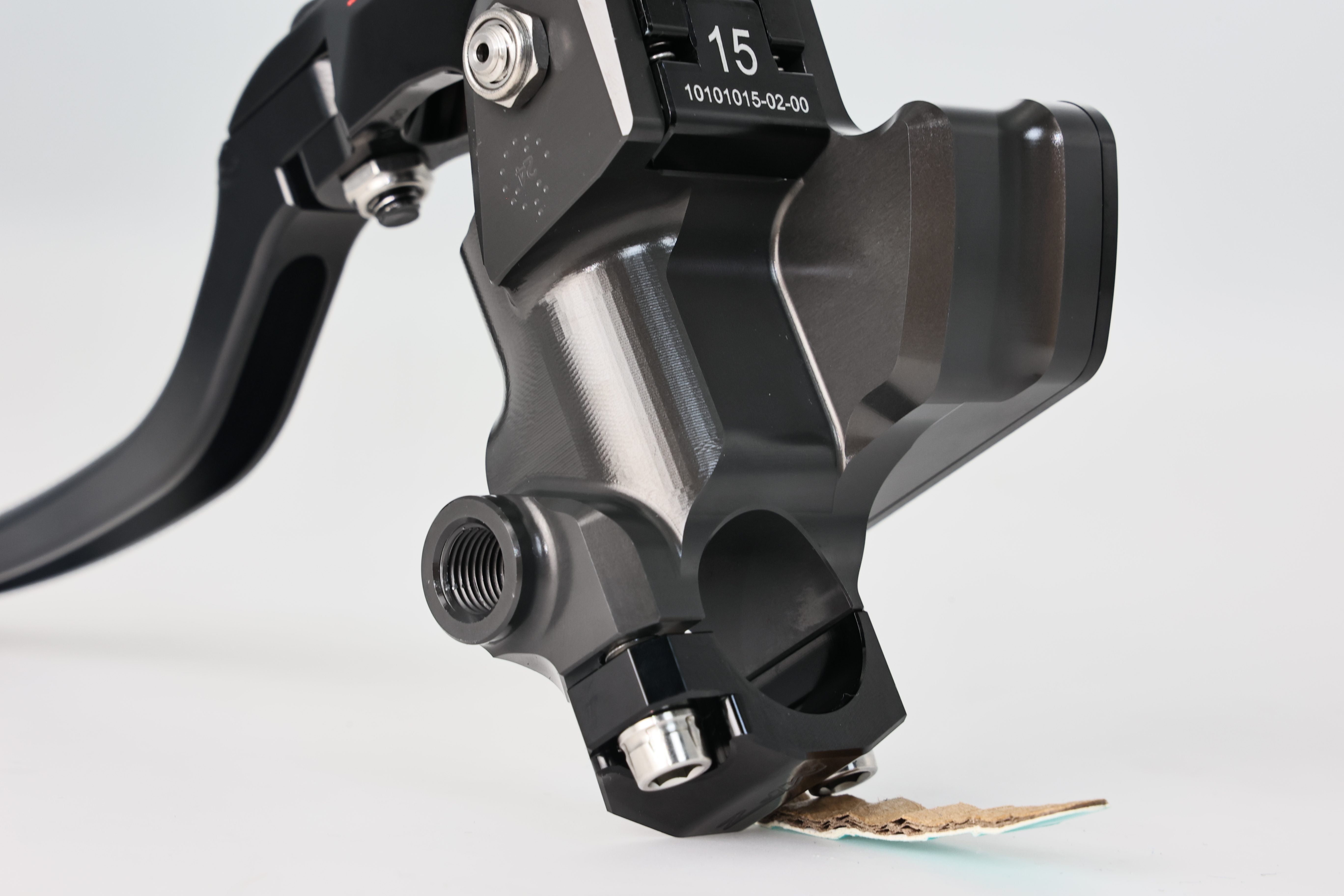 MAS-02R-15CB-15LRight Integrated Master Cylinder – Hard Anodized Natural Finish