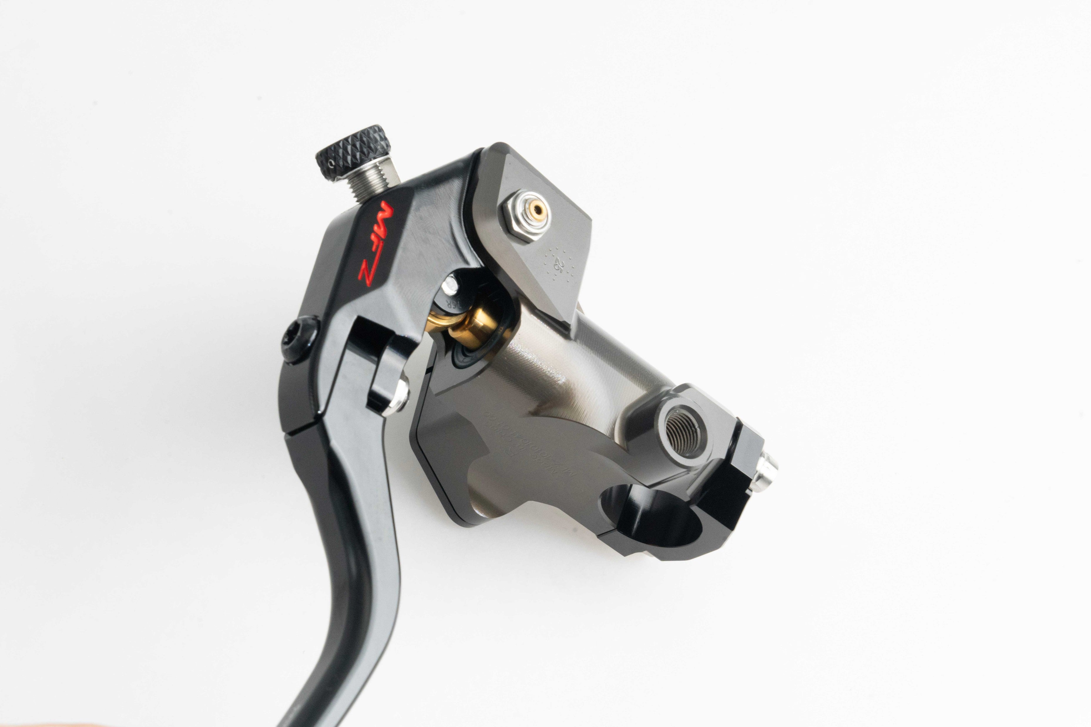 MAS-02R-13.5CB-16Right Integrated Master Cylinder – Hard Anodized Natural Finish-OHVALE