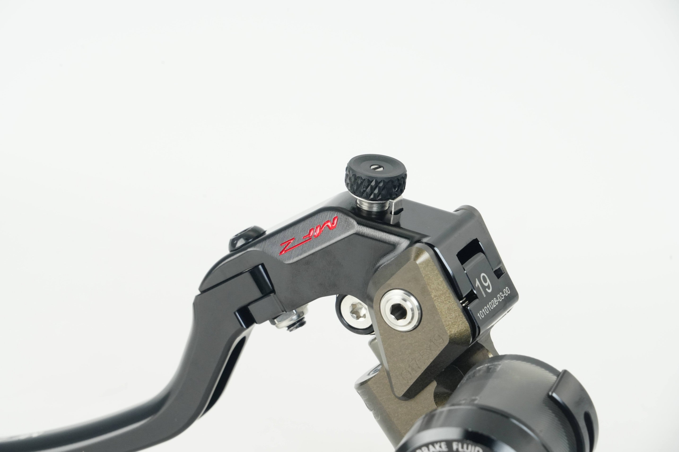 MCS-03R-17.5AB-19LLeft Separate Brake Master Cylinder – Hard Anodized Natural Finish