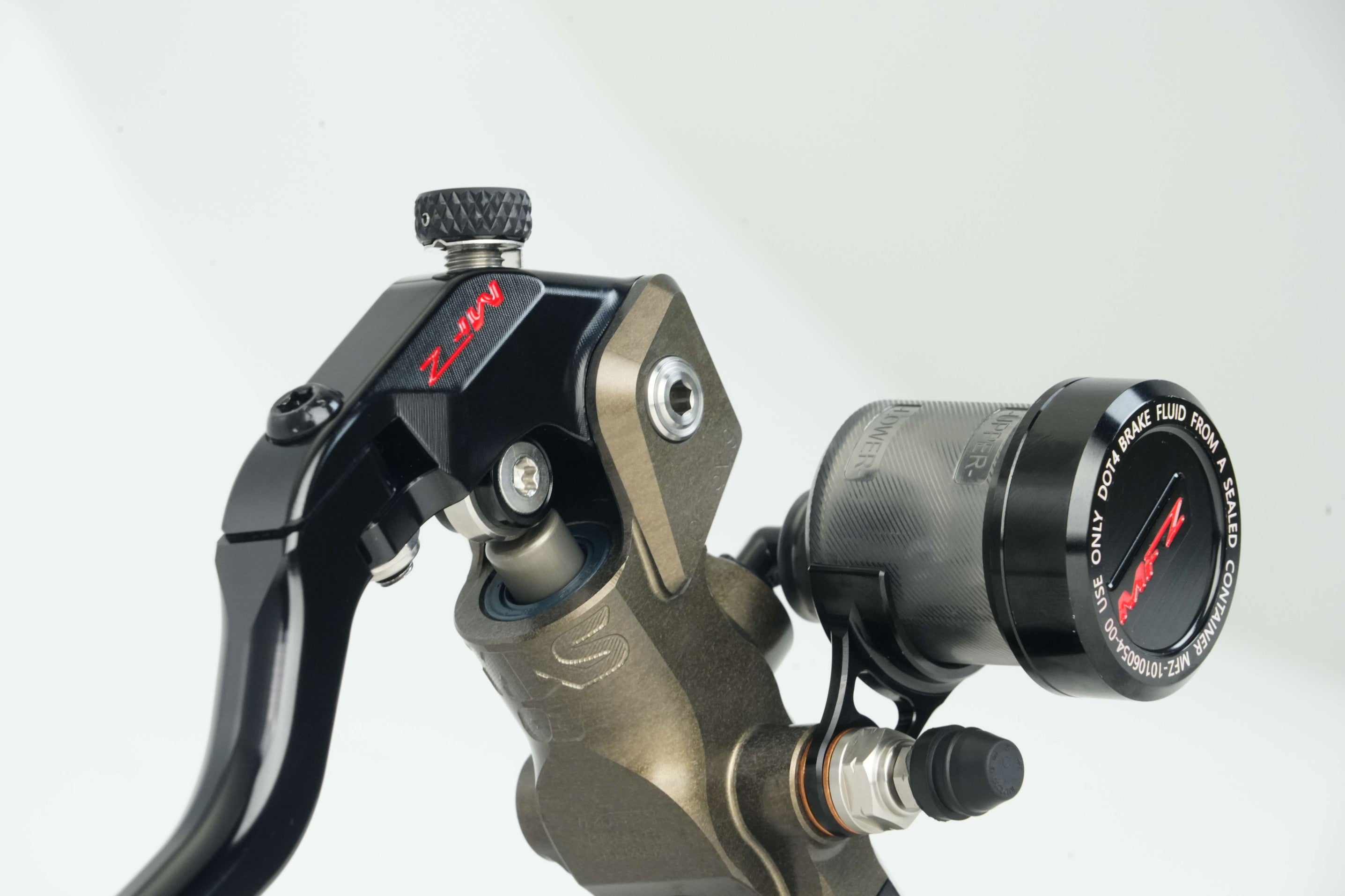 MCS-03R-17.5AB-19LLeft Separate Brake Master Cylinder – Hard Anodized Natural Finish