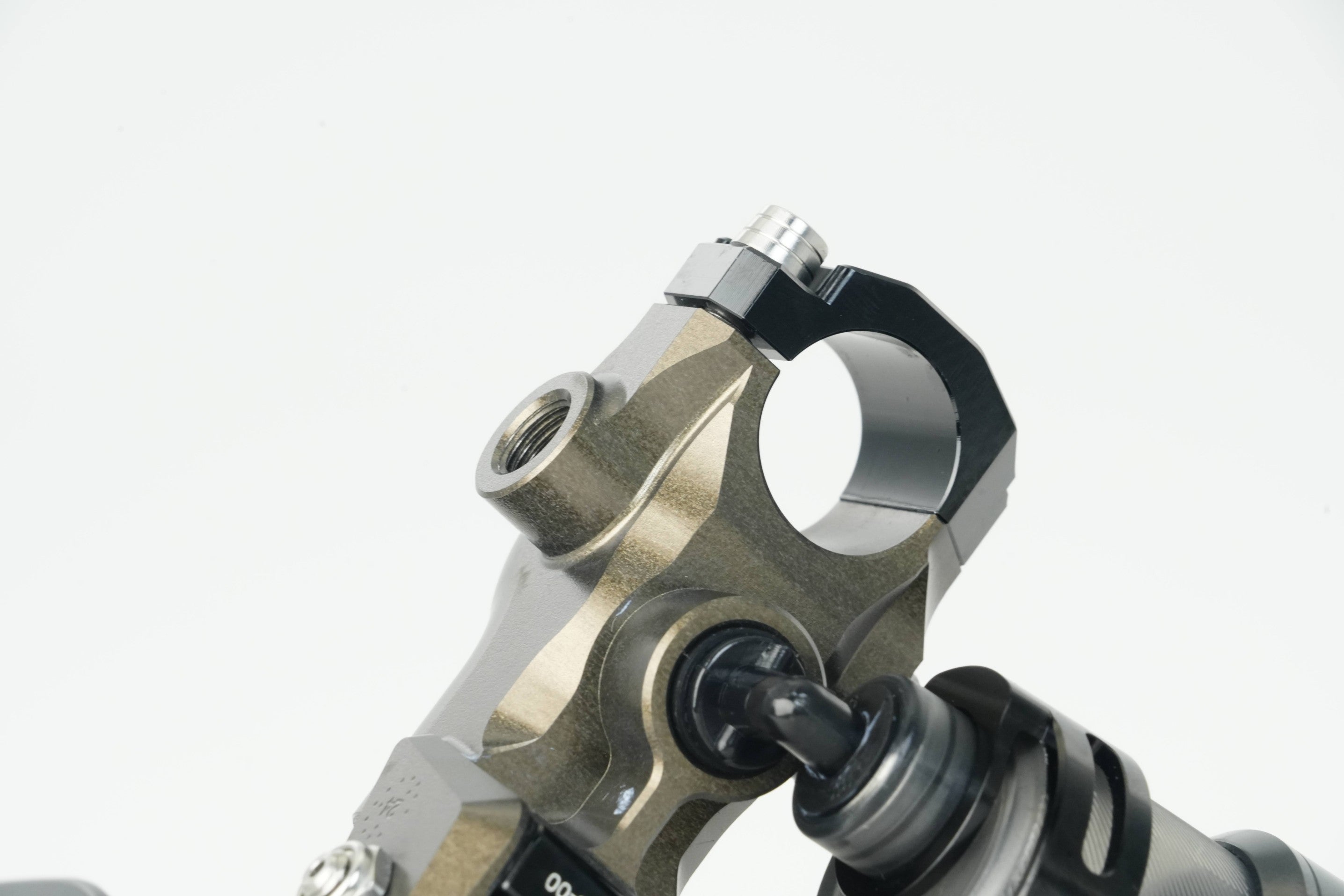 MCS-03R-17.5AB-19LLeft Separate Brake Master Cylinder – Hard Anodized Natural Finish
