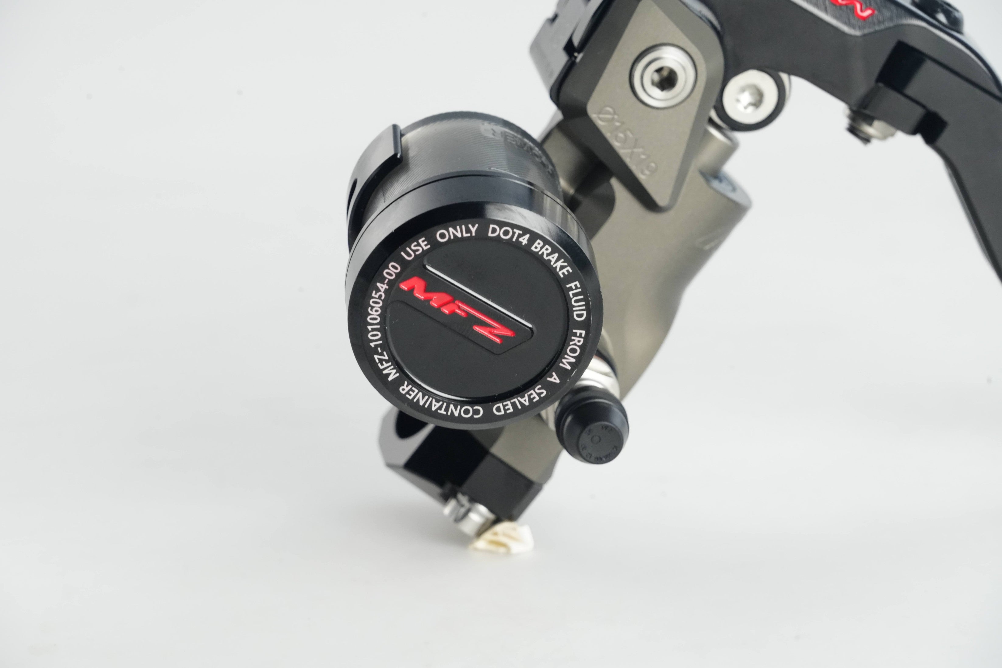 MAS-03R-15AB-19LRight Separate Brake Master Cylinder – Hard Anodized Natural Finish