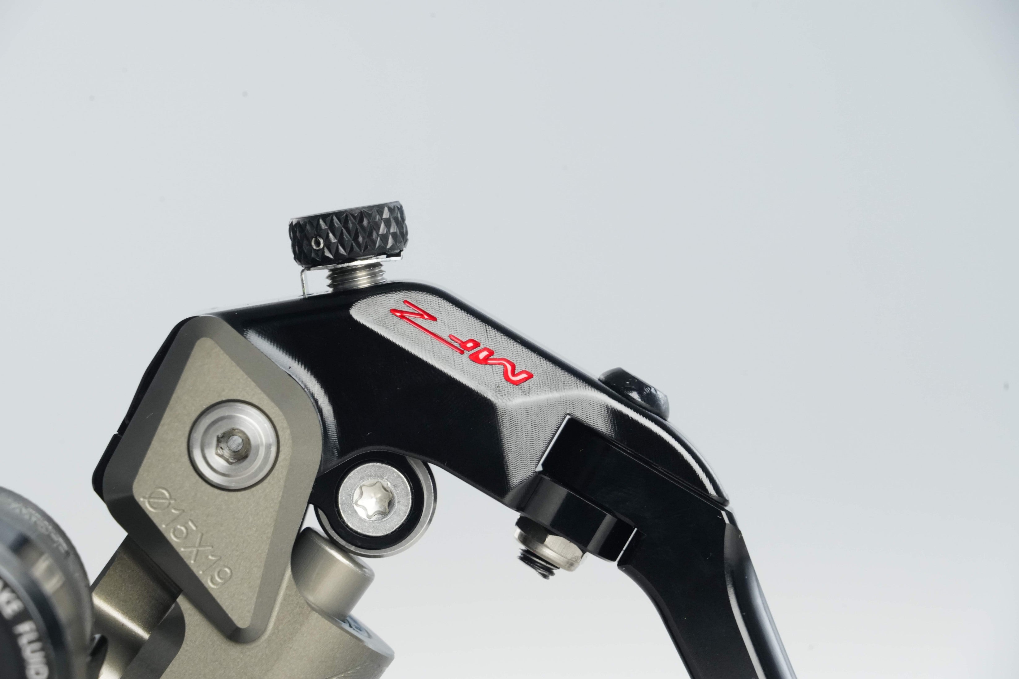 MAS-03R-15AB-19LRight Separate Brake Master Cylinder – Hard Anodized Natural Finish