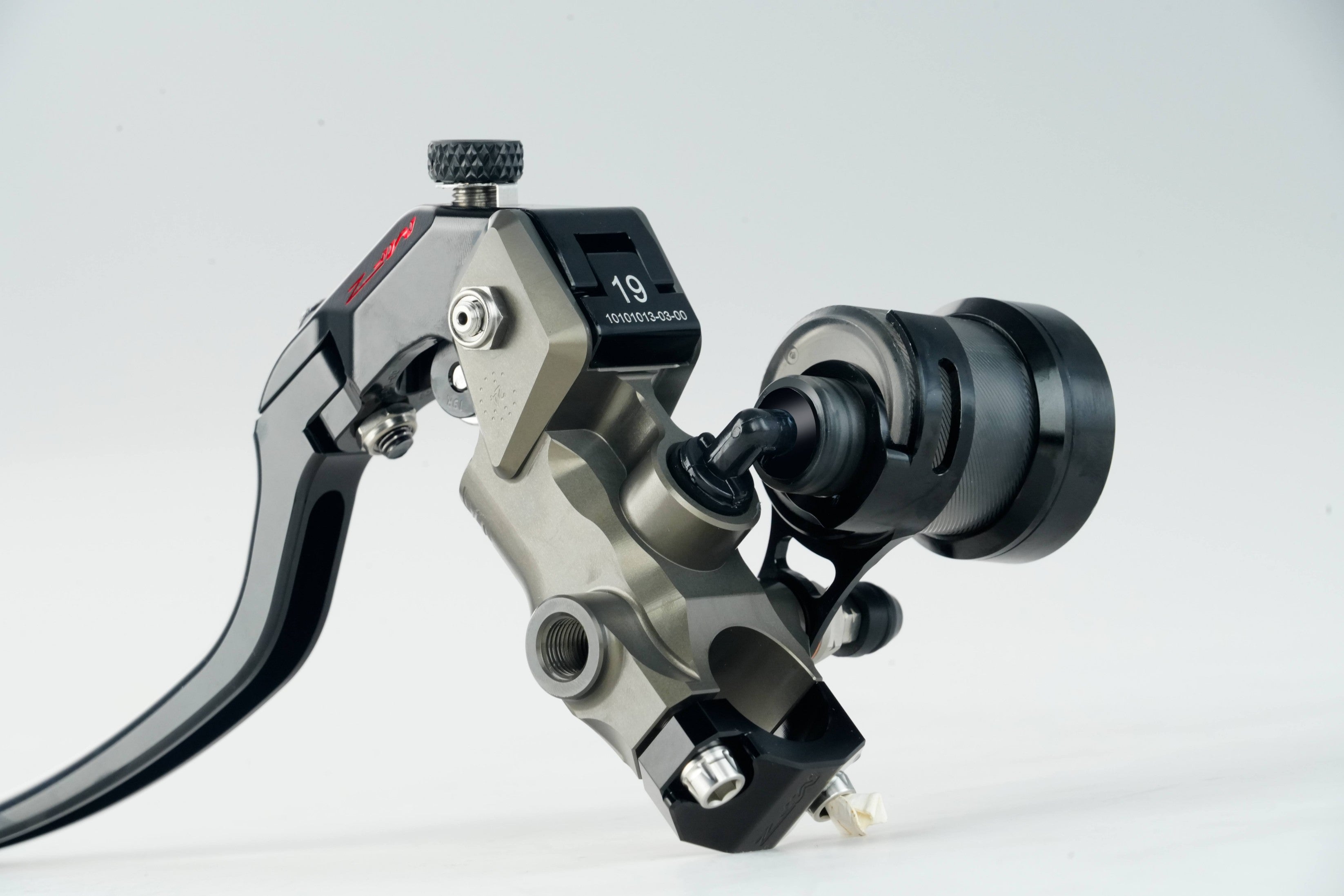 MAS-03R-15AB-19LRight Separate Brake Master Cylinder – Hard Anodized Natural Finish
