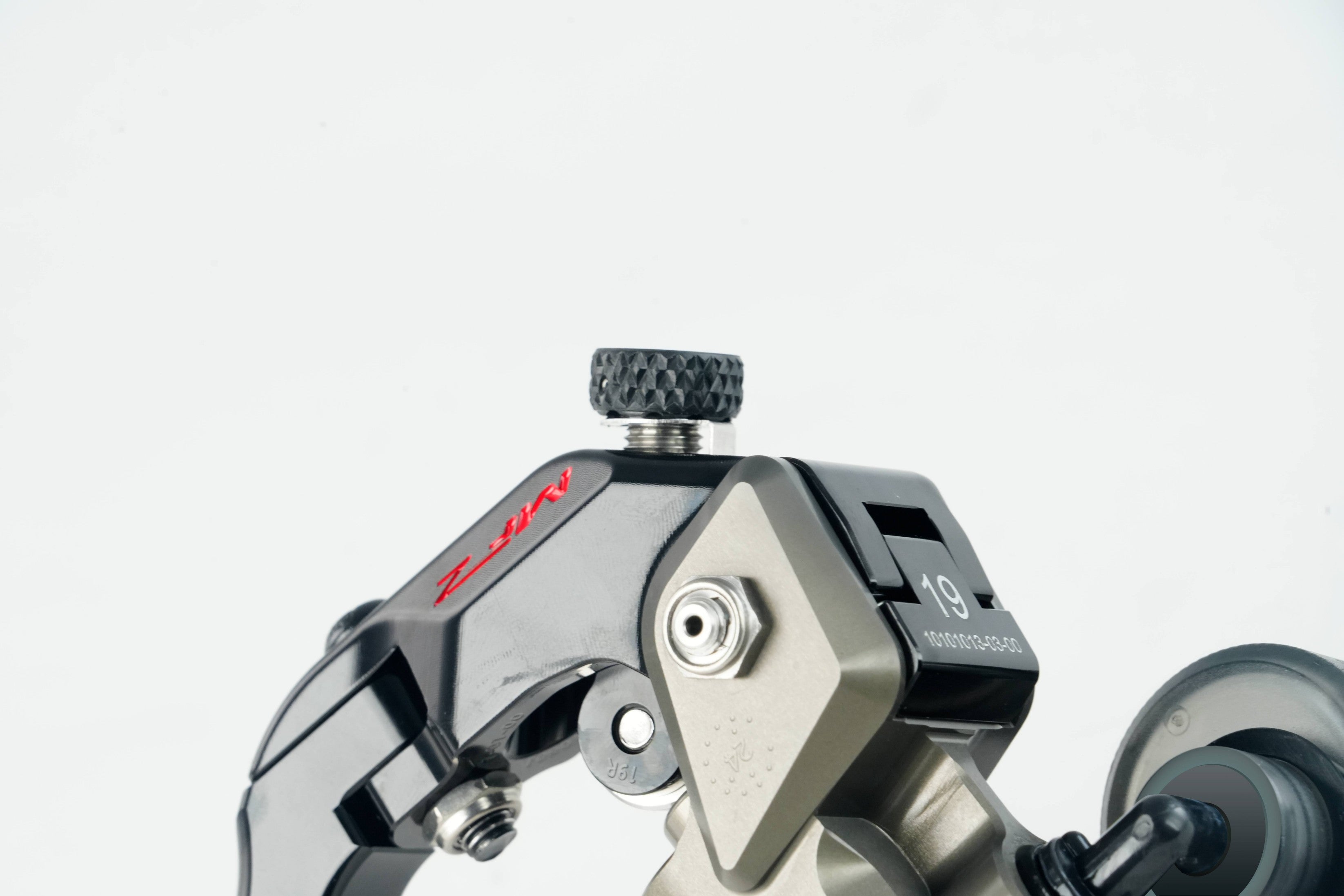 MAS-03R-15AB-19LRight Separate Brake Master Cylinder – Hard Anodized Natural Finish