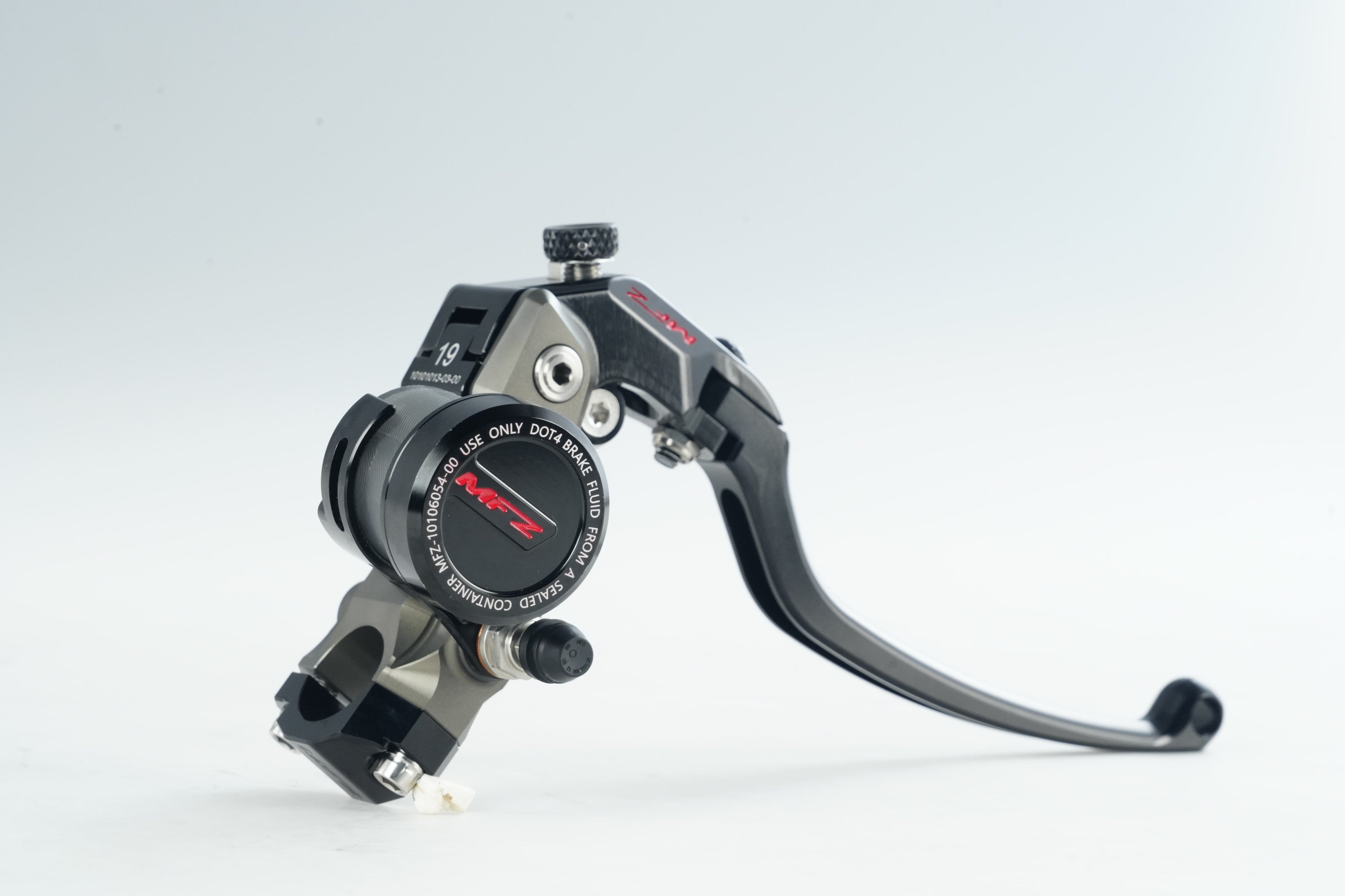 MAS-03R-15AB-19LRight Separate Brake Master Cylinder – Hard Anodized Natural Finish