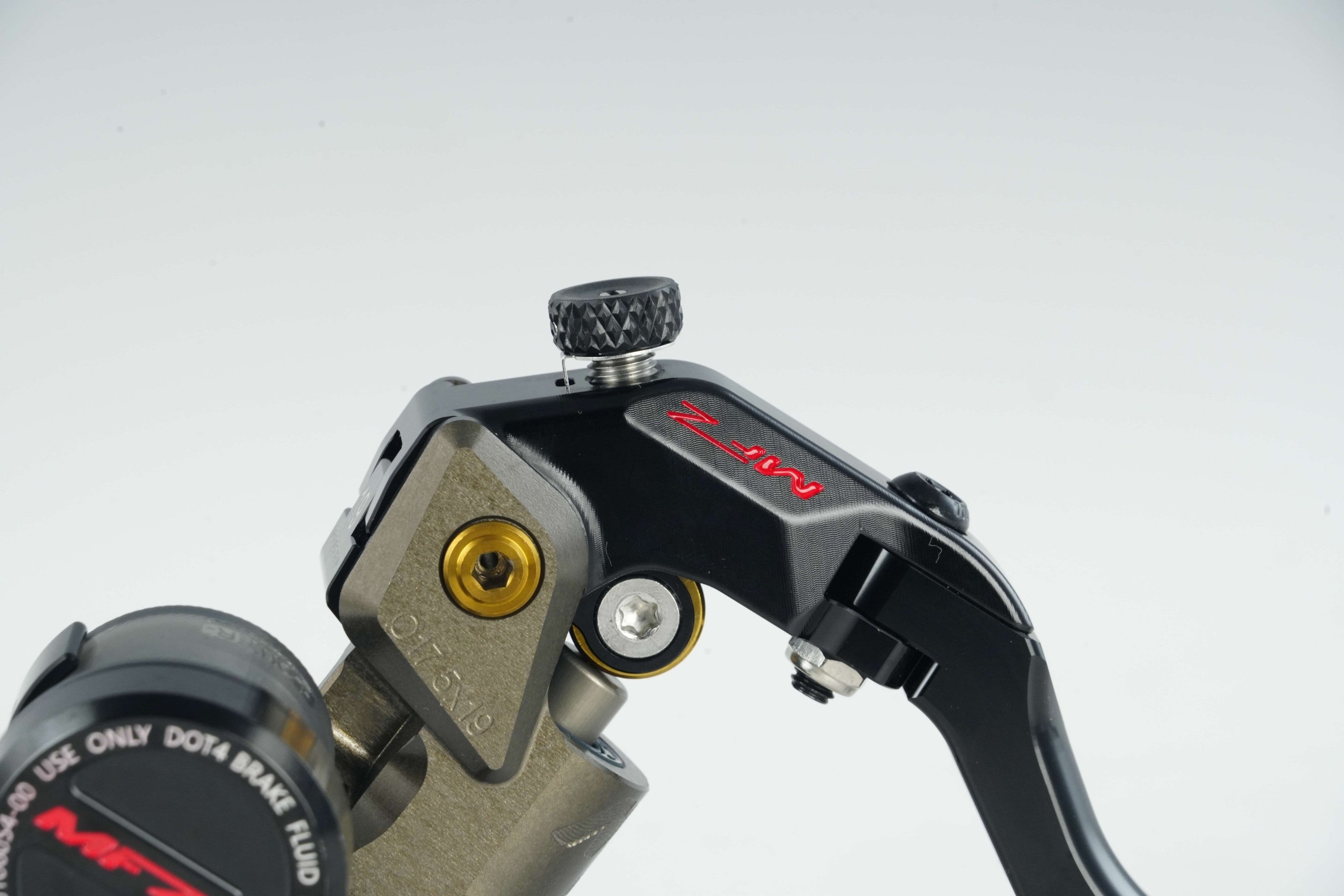 MAS-03R-17.5AB-19LRight Separate Brake Master Cylinder – Hard Anodized Natural Finish