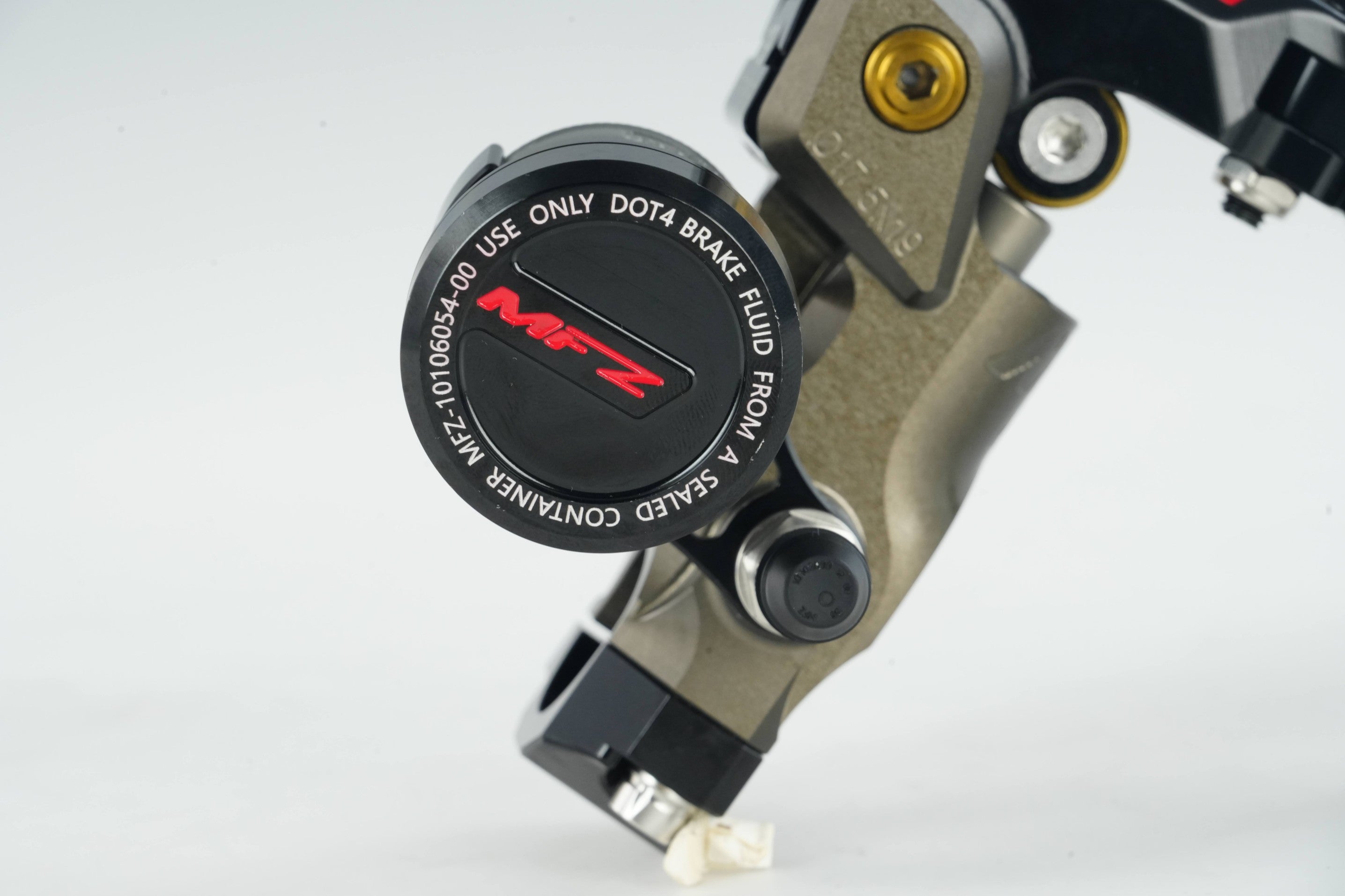 MAS-03R-17.5AB-19LRight Separate Brake Master Cylinder – Hard Anodized Natural Finish